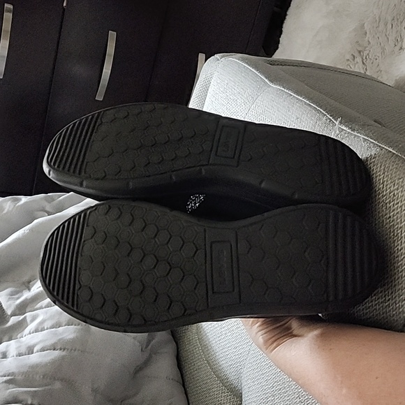 Levi's women's loafers black mesh material rubber sole - Picture 2 of 3